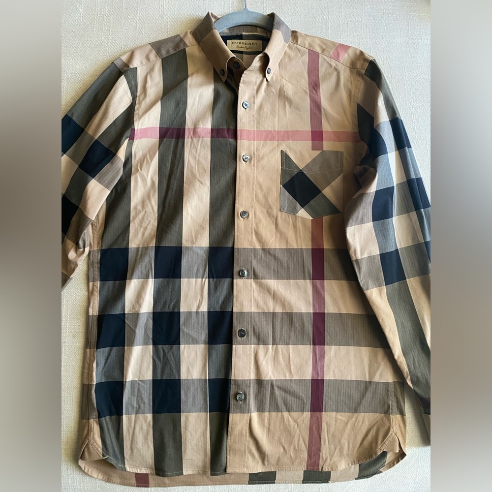 Burberry men’s unisex plaid button up shirt size small p